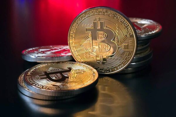 scopri come la riserva strategica di bitcoin si collega alle decisioni di trump e il loro impatto sul mercato delle criptovalute.