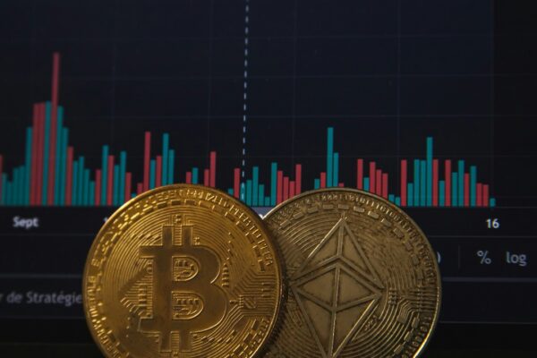 Bearish candlestick chart - Pierre Borthiry / Unsplash
