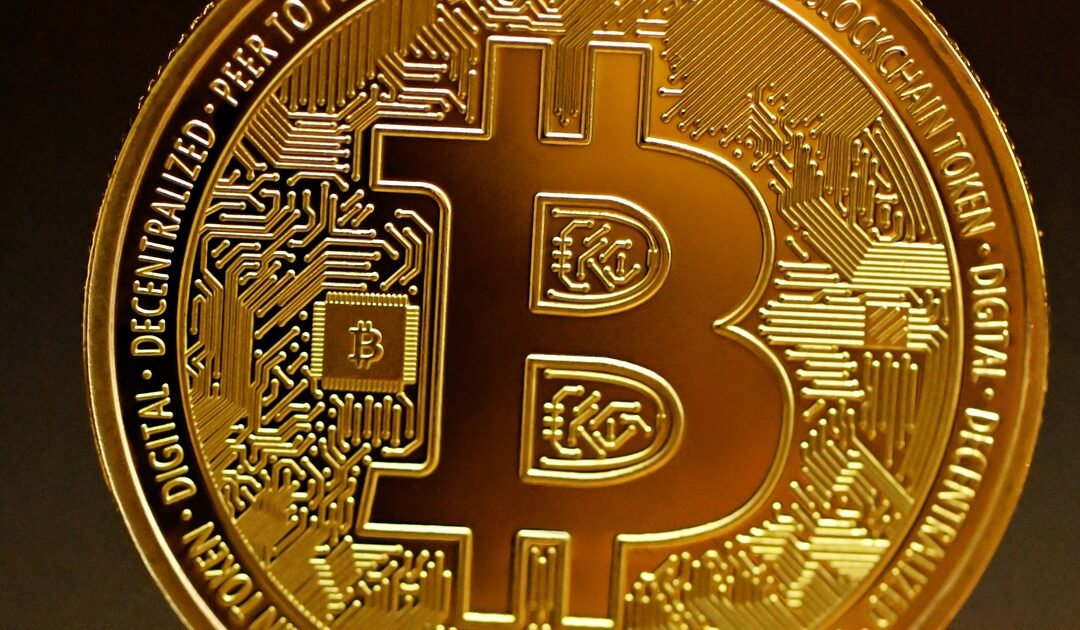 Grafico BTC ETH su monitor — analisi tecnica Bitcoin maggio 2026