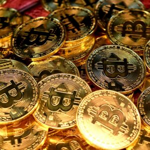 Strategy ferma gli acquisti Bitcoin: Michael Saylor sceglie le obbligazioni al posto di BTC