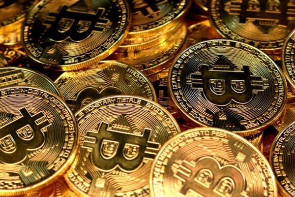 Multi crypto coins BTC ETH BNB - Kanchanara / Unsplash