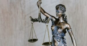 Martello della giustizia e Bitcoin - sequestro criptovalute darknet Australia